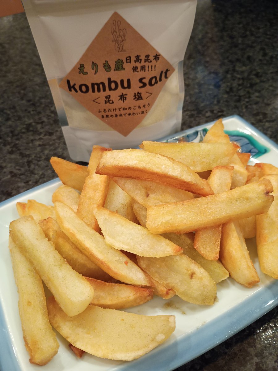 ozora_eki's tweet photo. 今、オホーツクは収穫のシーズン。

ということで、じゃがいもをいただきました。そのまま食べても、柔らかく美味しいのを、いただきものの、えりも産日高昆布塩で。

北海道のコラボ。
あたり前の美味しさが、ありました。

ありがとうございます
@via_del_vento

本日も19時より　オープン https://t.co/3gs9yHY3Zn