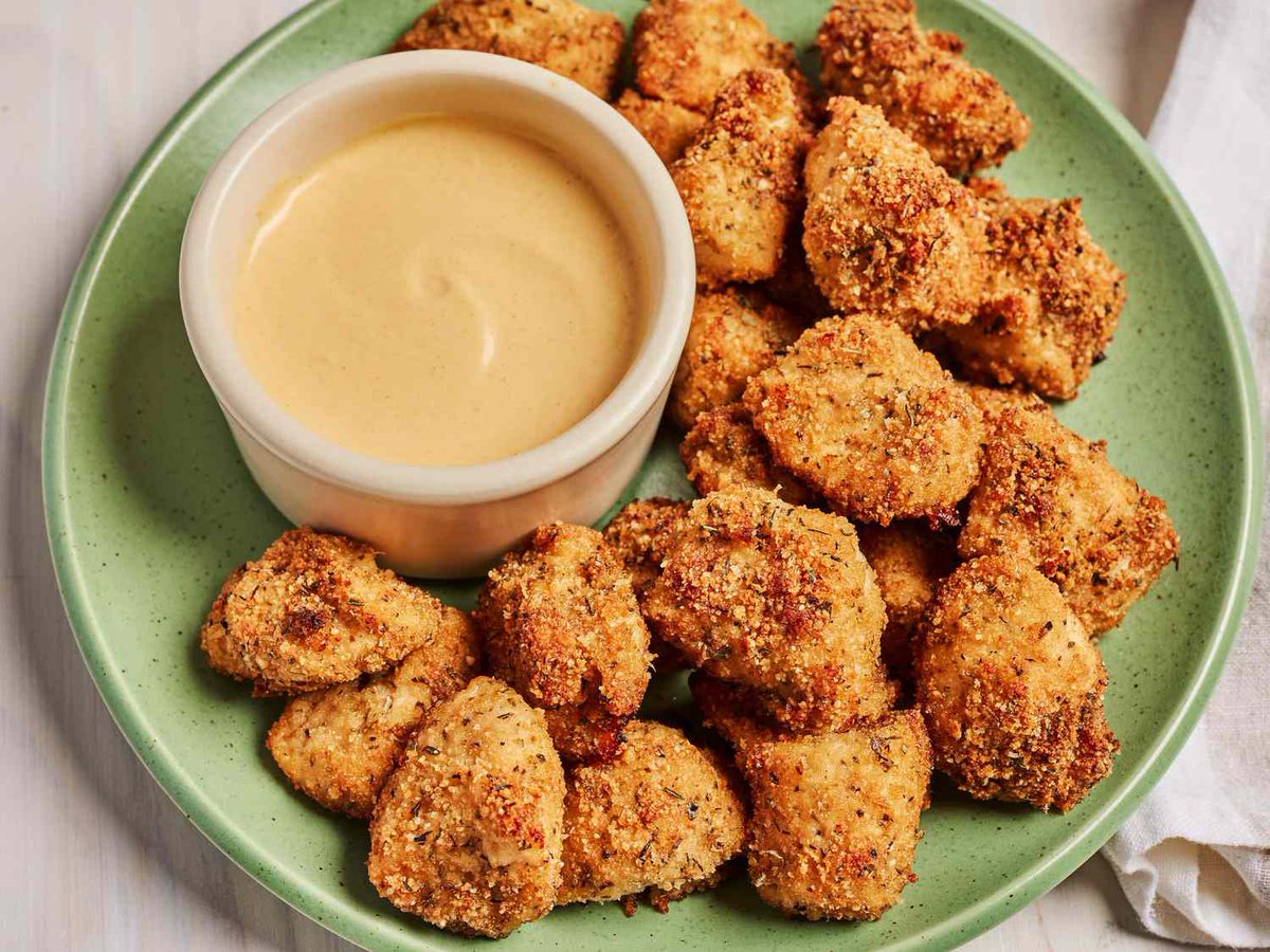 IMissMyWife0529's tweet photo. I sometimes dream of her killing me and I wake up hard. Chicken nuggets. https://t.co/vbDIKla9WG