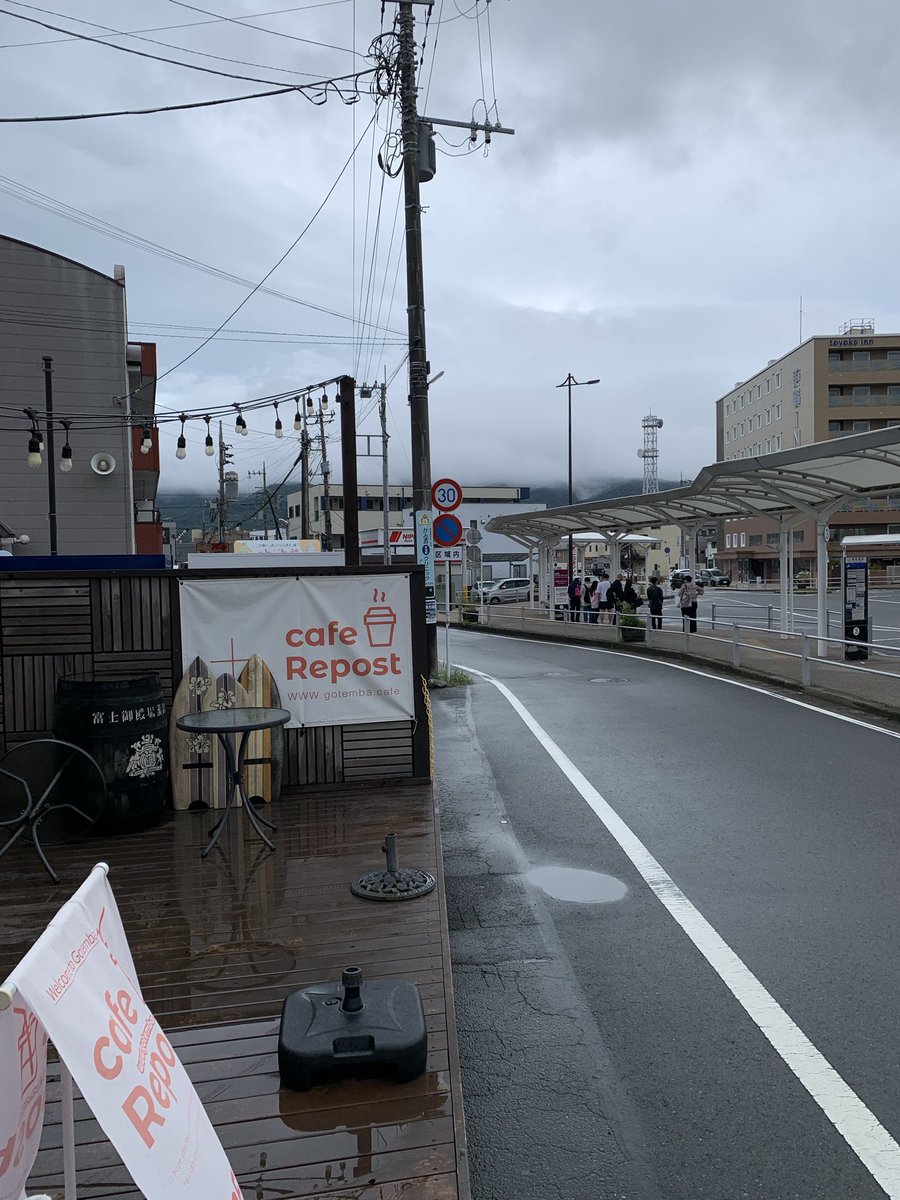 CafeRepost's tweet photo. おはようございます。
今日も、雨。。。
沼津��方は青空が！

今日もオープンしました。
いつものスタメンで
ご来店お待ちしております！ https://t.co/0FK7TXmSvM