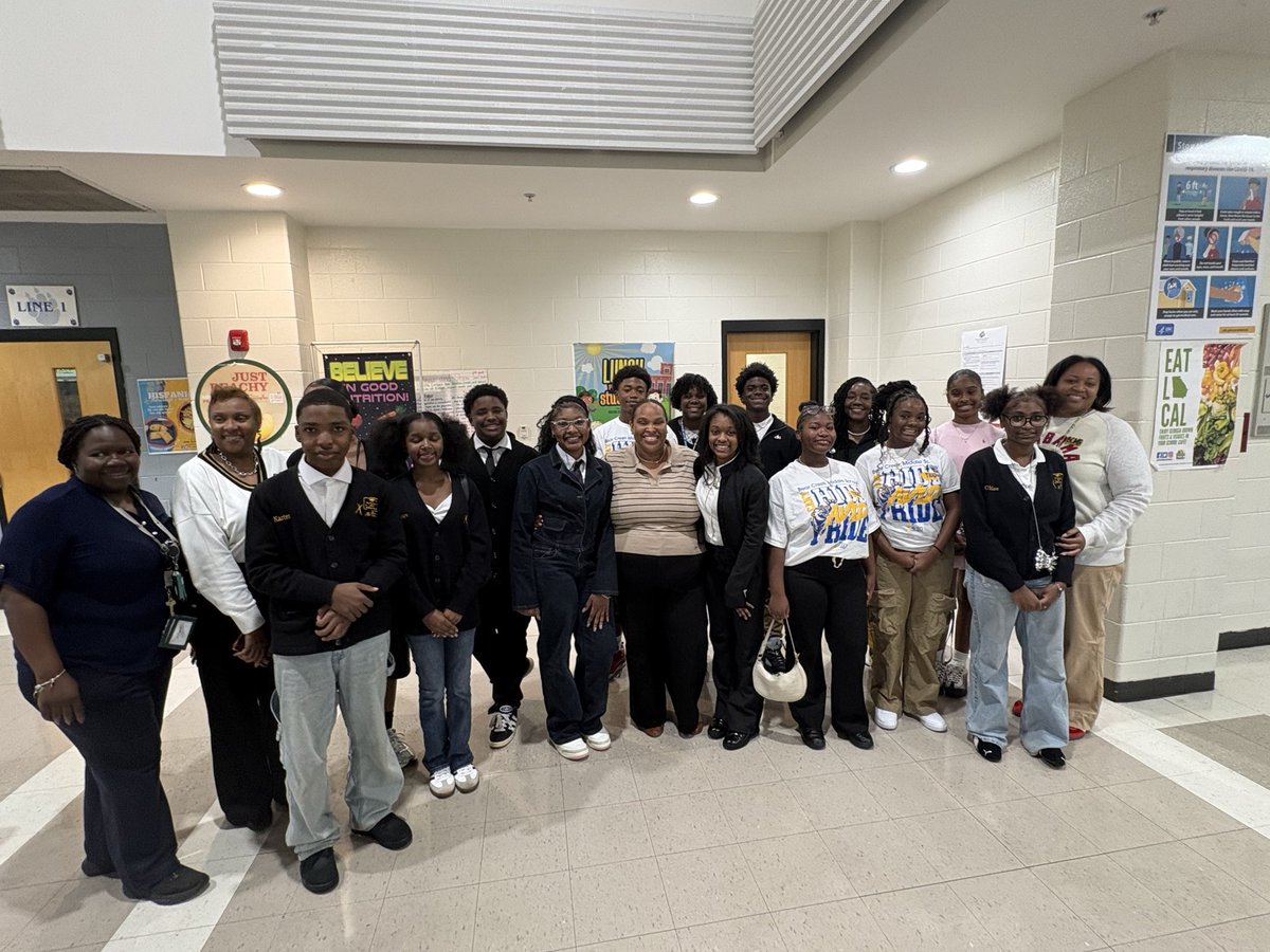 SandtownMS's tweet photo. Tonight, the Jaguars hosted our District 4 Community Meeting, hosted by our amazing board member, Mrs. @Franchesca_Warr! 

What we are most proud of is the brilliance of our South Fulton MS scholars who engaged in a thoughtful panel discussion on “Middle School 101!” https://t.co/AlpwlkiEgW