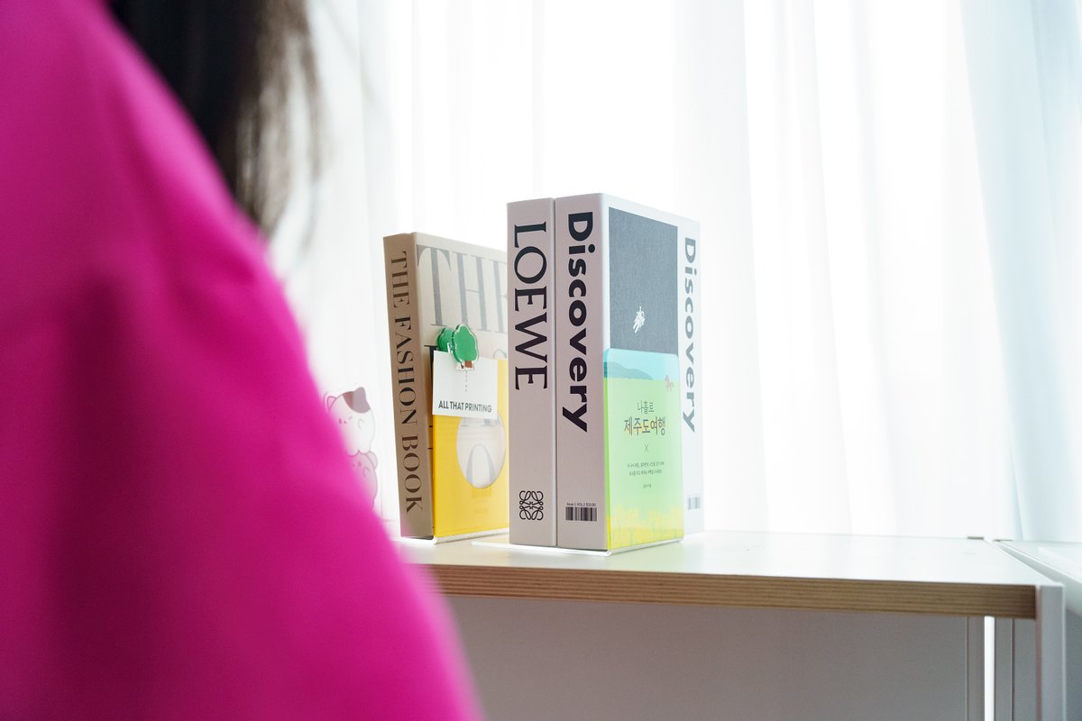 allthatprinting's tweet photo. Fall is definitely reading season…📚🍂

Decorate your bookshelf your way with an
 Acrylic Book Stand!
Acrylic Clips,
Acrylic Bookmarks—
they're great little extras for your reading time 😎📖

Your fave deserves a spot on your bookshelf too, right? 👀✨
📖 https://t.co/LFRNkjCO3F https://t.co/JoTjVfDQg6