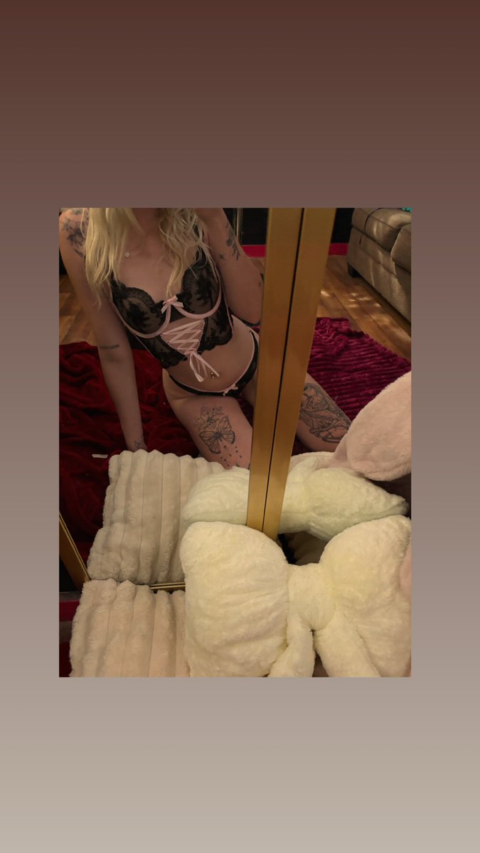 itsrainluxx's tweet photo. Do you like this set????? 😫😫😫 #BlondeHairDontCare #pink #ass #body https://t.co/eU7V2E0Elu