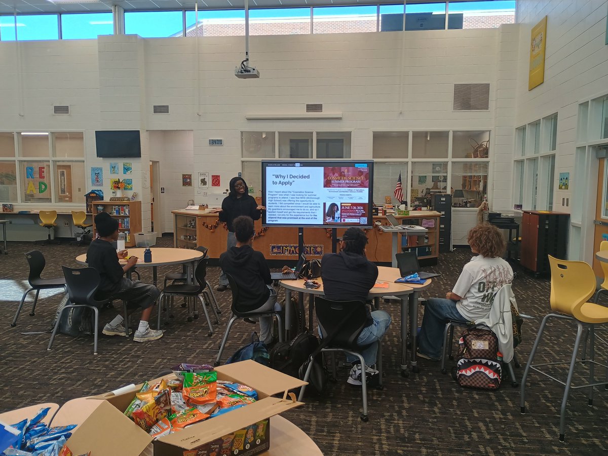 MHSBioMathClub's tweet photo. Couldn't be more proud of our Warhawk STEAM Scholars for taking a moment to complete an internship workshop, learn more about college-based internships, meeting new people, growing career interests, stipends, and taking positive risks, and walk away with two internship leads and support documents! Big thank you to Shanelle Williams, a 2026 Tuskegee Borlaug Scholar, who shared her experiences in environmental science, food scarcity, and cosmetic science!
