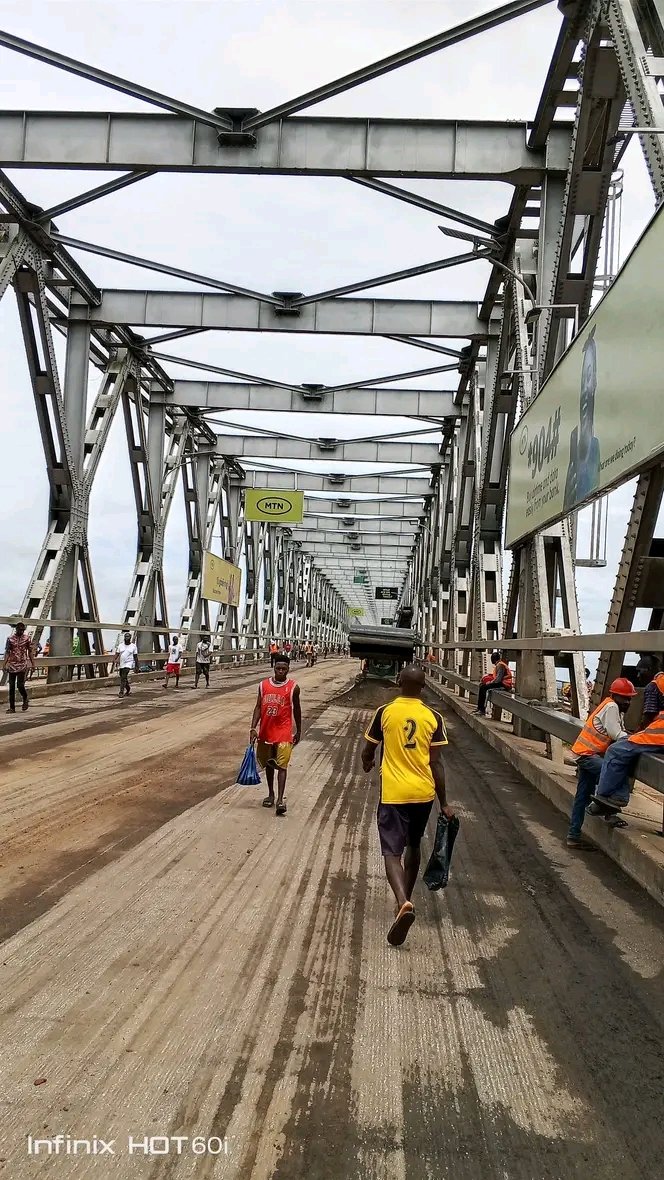 baecourier80376's tweet photo. Onisha headbridge is taking a new reshape under the supervision of engineer Dave umahi the minister of works https://t.co/9gelmfZYHg