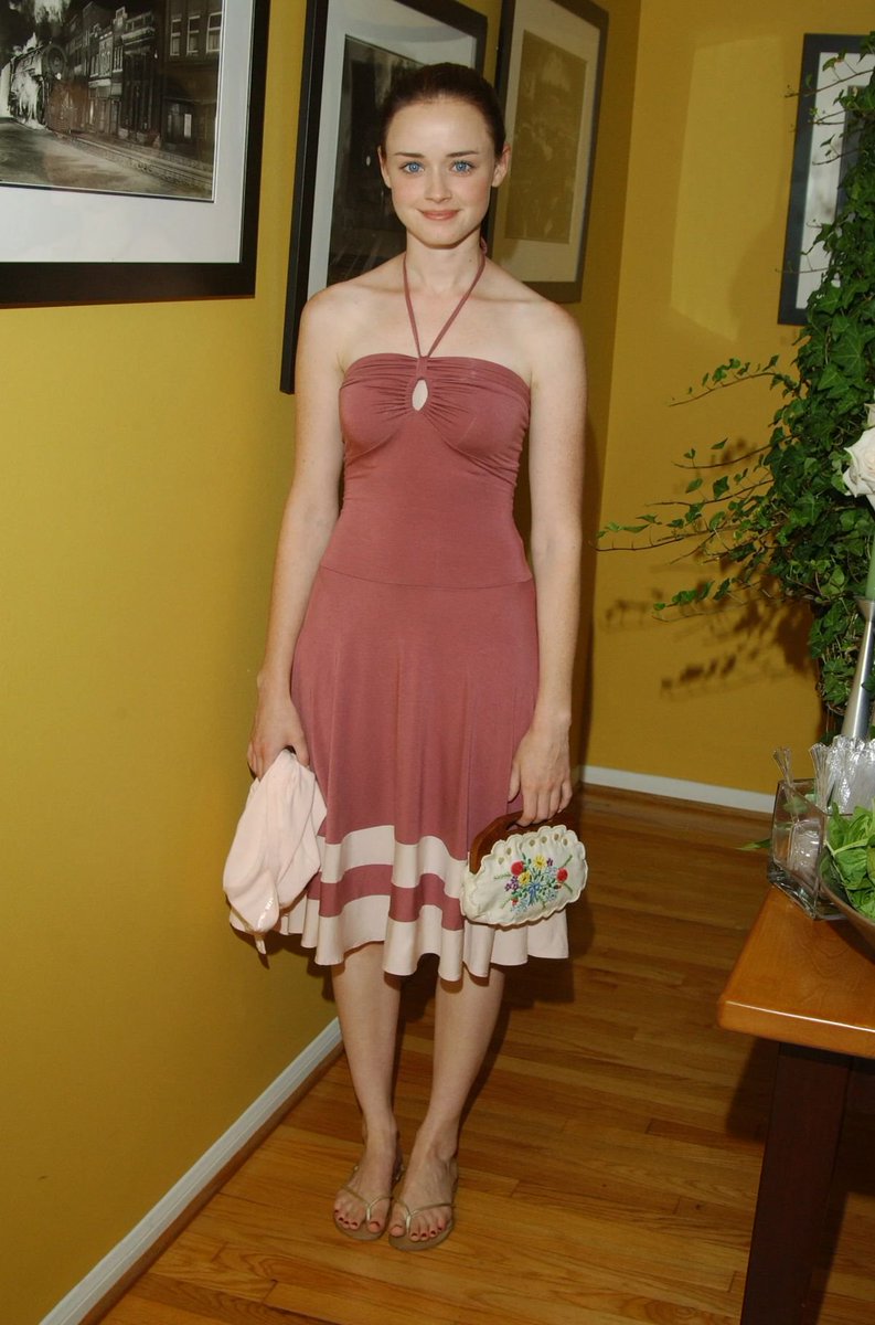 cinevow's tweet photo. Alexis Bledel, 2000s https://t.co/iMGGtxGi30