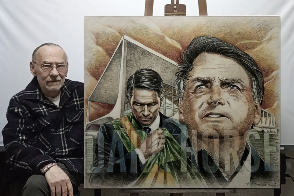 marcoangeli's tweet photo. Dark Horse, 2026
Marco Angeli
100x90 cm | Técnica: carvão, acrílico e mista sobre tela.

Estarei enviando nos próximos dias para Brasília, para ser entregue como presente -em parceria com W @MineiraBH2021 - para o presidente Jair Bolsonaro.
Um agradecimento pequeno por tudo o que ele fez por nosso país, e pelo seu legado, que estará presente, mais do que nunca, agora em outubro.
Neste momento complicado, em que Flavio sofre tantos ataques forjados que tem como cerne o filme que conta a história de seu pai, acredito que esse registro seja importante.
Faz parte de nossa história, e para isso serve a arte, como acredito: para registrá-la, de forma a ser vista daqui a 30, 40 anos.
Vamos em frente.
@Biakicis @CarlosBolsonaro @FlavioBolsonaro @BolsonaroSP @nikolas_dm @valeriascher
