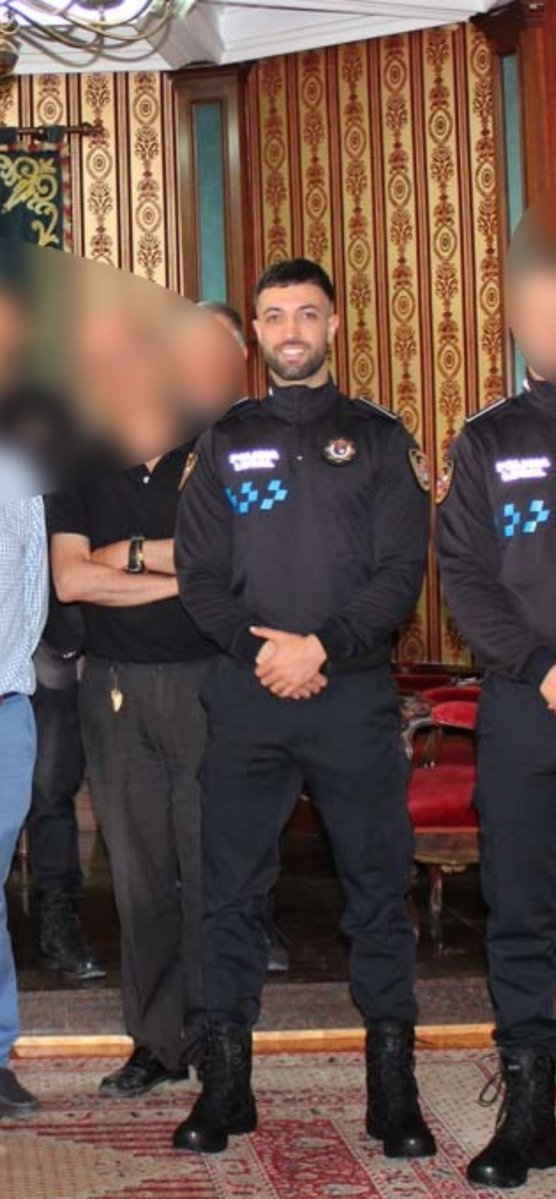 undercover_25_'s tweet photo. Se llama Manuel Vallecillo Galeano, es policía local de Reinosa y su cuenta es @ESnomanu https://t.co/c9cvOjiT9o