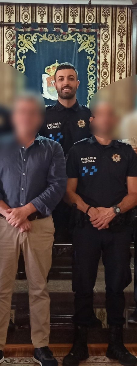 undercover_25_'s tweet photo. Se llama Manuel Vallecillo Galeano, es policía local de Reinosa y su cuenta es @ESnomanu https://t.co/c9cvOjiT9o