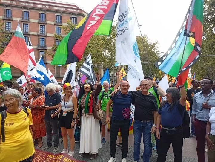 estatcatala's tweet photo. 11S2026 Representants de nacions sense estat de tot el món s’han sumat a la marxa a per la independència de Catalunya, provinents de Kurdistan, Nova Caledònia, Castella, Quebec, Sàhara , Biafra, Sardenya, Còrsega, Ogaden, Moluques del Sud i Euskadi, entre d’altres. (1)
@assemblea https://t.co/CSegpzeHgG
