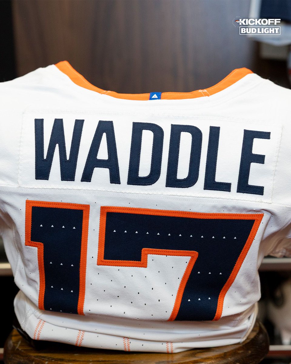 Broncos's tweet photo. Monday Night fit ⚪️ https://t.co/i5qtIY7LrE