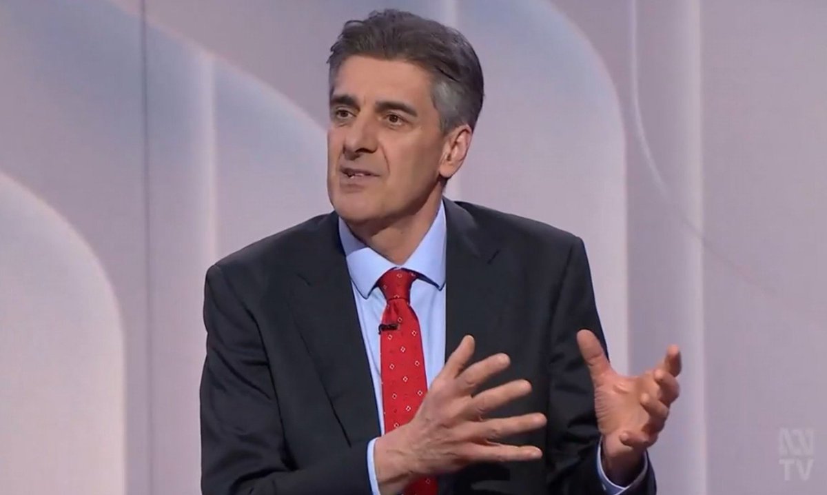Sahar_A_Writes's tweet photo. "Australia is an immigrant nation. The quote I often use is from Robert Menzies, from the 1950s: '98% of Australians have come originally from somewhere else.' That figure is now 96%." — George Megalogenis

John Anderson seething as facts shatter his narrative.

#ABCNationalForum https://t.co/ehPb7TUSax