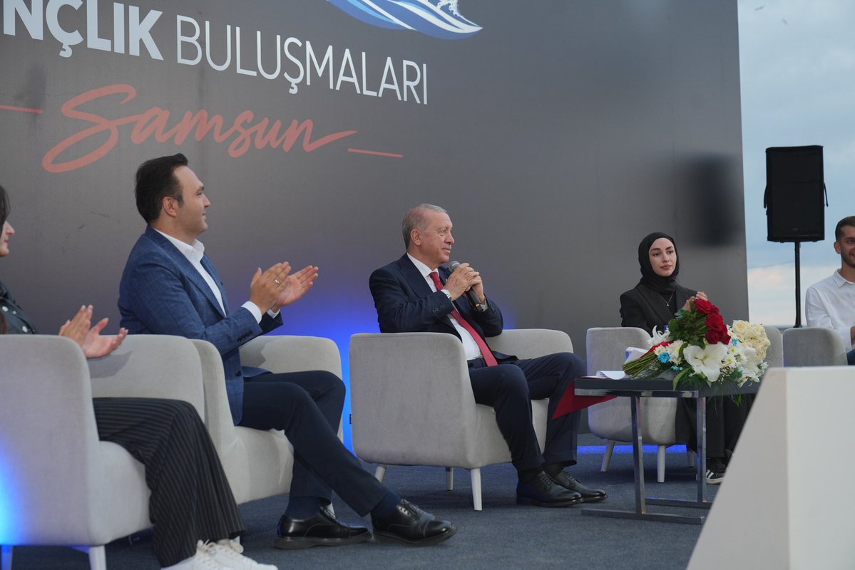 avyusufibis's tweet photo. 📍 Gençlik Buluşmaları “Samsun” 🙋🏻‍♂️

Genel Başkanımız ve Cumhurbaşkanımız Sayın @RTErdogan’ın katılımlarıyla gerçekleştirdiğimiz programımızda, Samsun’dan ve çevre illerimizden gelen gençlerimizle bir araya geldik. 🚀 https://t.co/DTMoGs3yEK