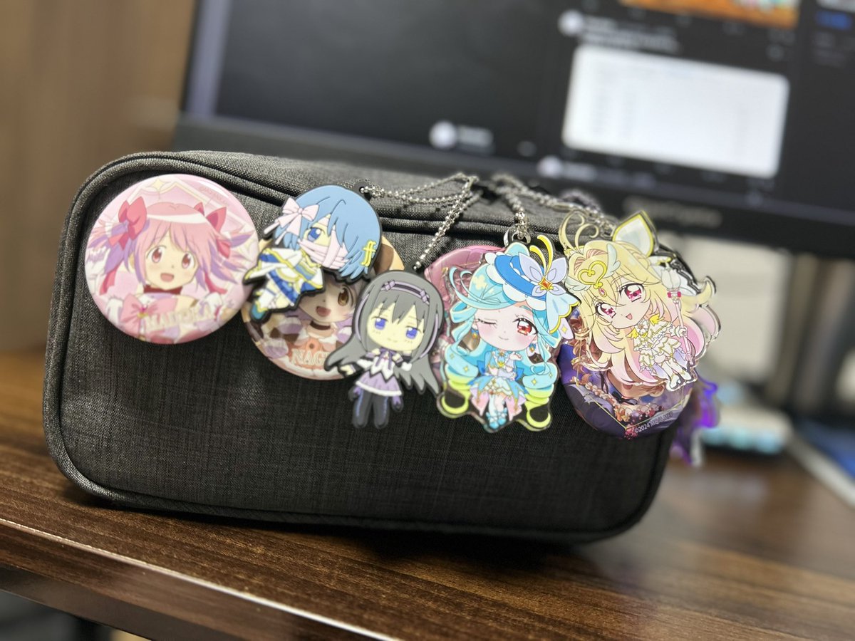 T4ko0522's tweet photo. このアクキーの2組のカップリング好き https://t.co/Z7NwNeOxM4
