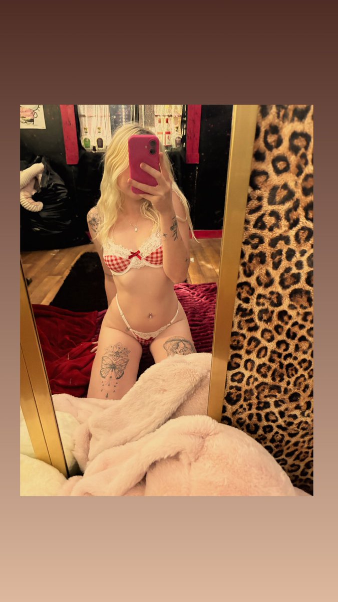 itsrainluxx's tweet photo. what about this one???? Is Red and white cute on me????♥️🤍 #BlondeHairDontCare #ass #tattoos https://t.co/ZZJR4e07Eu