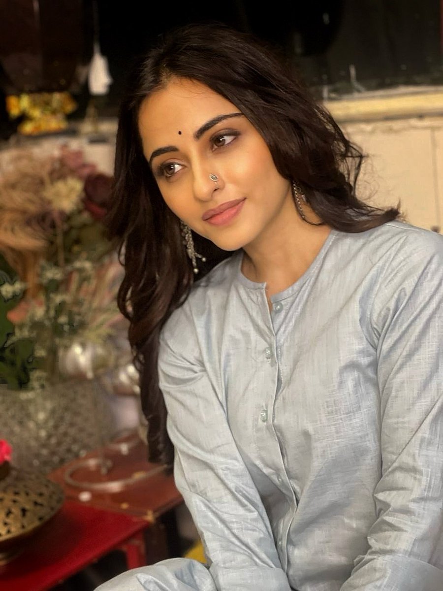 kookie9326's tweet photo. Tu chand he ek dhadkata hua🤌🤍🦢🪞 #niyatifatnani @niyati_fatnani
#gitya #channamereya #karanwahi https://t.co/5Q3asXYilu