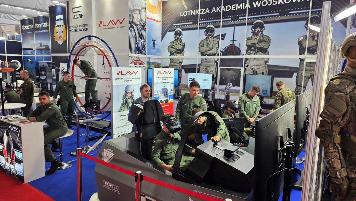 ViperWingSim's tweet photo. Our cockpits displayed as part of the Polish Air Force University @LWojskowa showcase - Poland's foremost institution for the training of military aviation personnel - was an real honour! Thank you for your trust, hospitality and tremendous support!
#MSPO2026 #MSPO #Varjo #F35 https://t.co/G08N7qOYkB