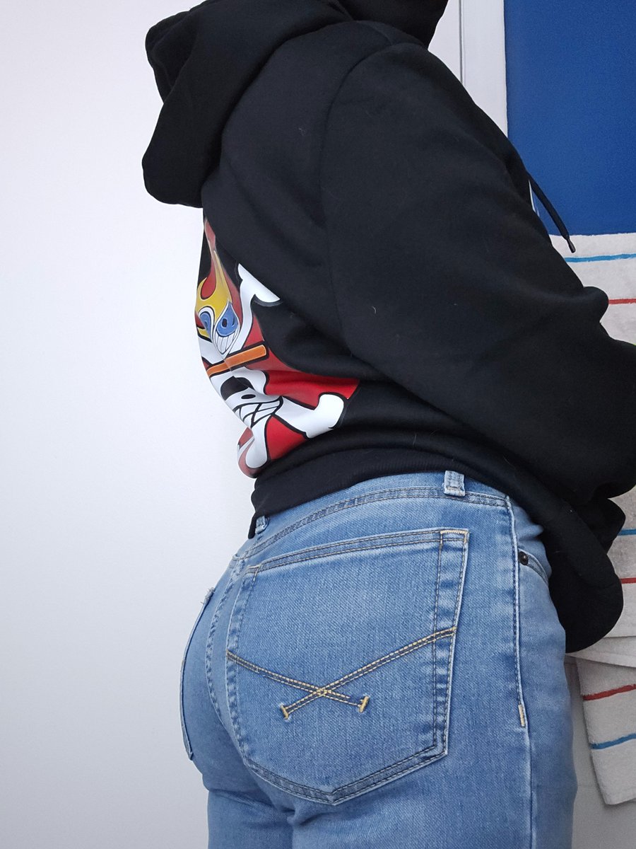 ThatMasked_User's tweet photo. Well I was indeed not blessed with a bakery sadly. But hey. If you like small asses here ya go freaks https://t.co/3R7VpUpWtM