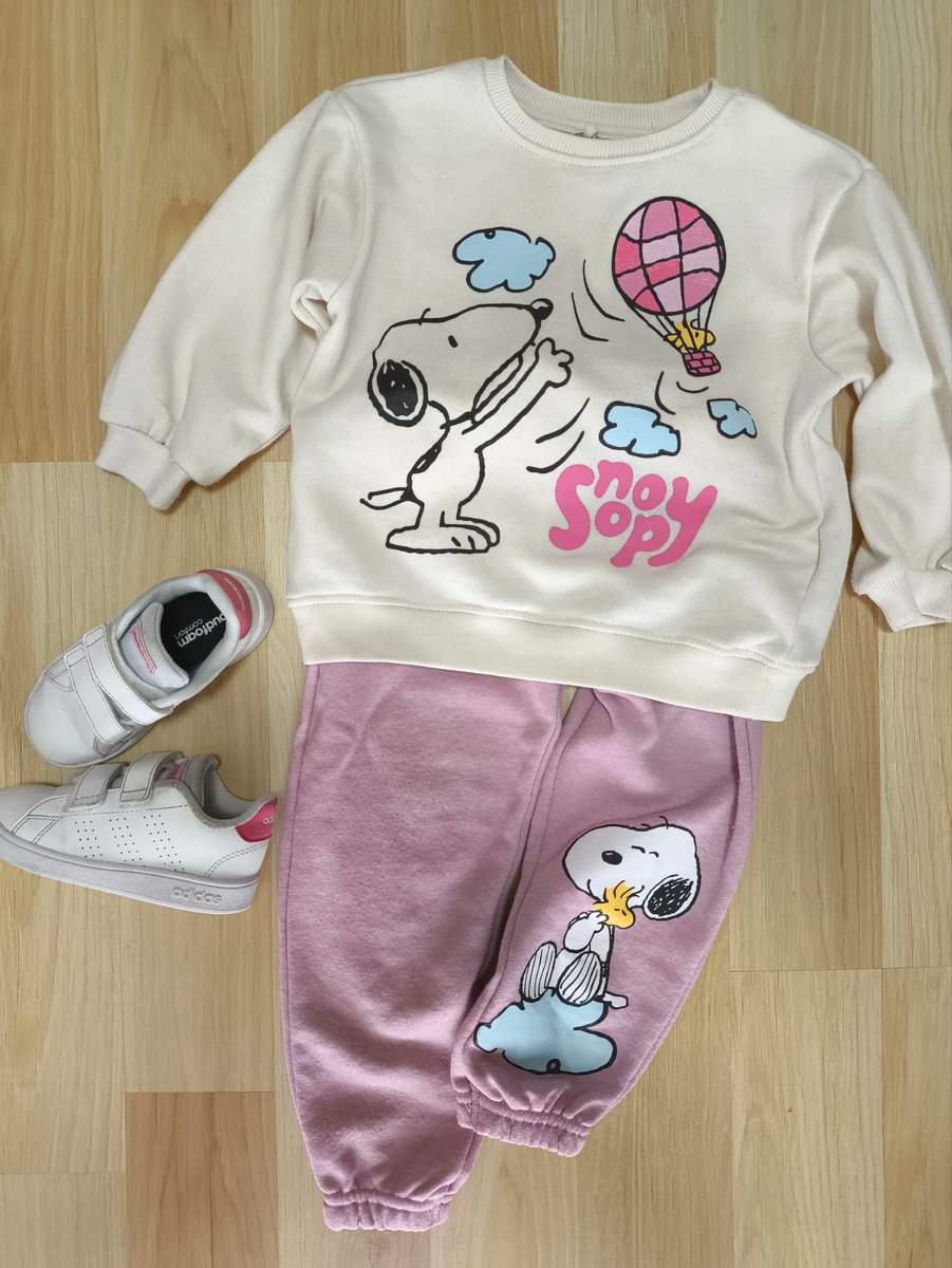 AngelWinderH's tweet photo. Snoopy day. Chándal de Lefties y zapatillas de Adidas. https://t.co/m5KHwRnpGA
