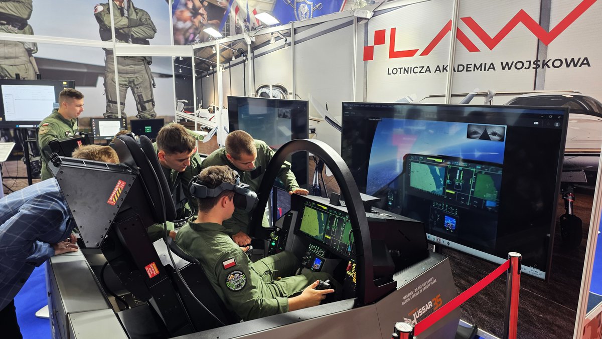 ViperWingSim's tweet photo. Our cockpits displayed as part of the Polish Air Force University @LWojskowa showcase - Poland's foremost institution for the training of military aviation personnel - was an real honour! Thank you for your trust, hospitality and tremendous support!
#MSPO2026 #MSPO #Varjo #F35 https://t.co/G08N7qOYkB