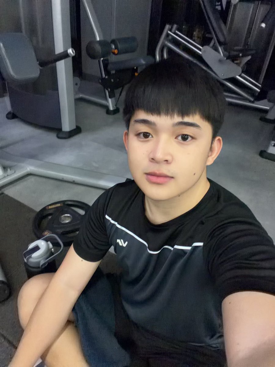 OnlyDansss's tweet photo. gym ano tara? https://t.co/gF8G2sC1J6