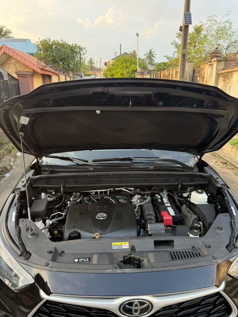 PELSAUTOS's tweet photo. Toyota highlander 2022 model XLE 
Accident free
comes with BSM || wireless charging port ||keyless entry || lane departure || Bluetooth Connectivity || Reverse camera 📷 || sterling control || sun roof 
2026 entry 
60,000,000
07032328559 https://t.co/qASIt00njM