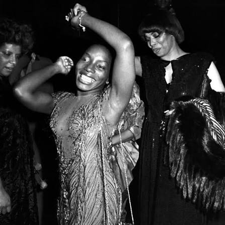 PrettyMill1's tweet photo. I along with the fashion world mourns #BobMackie 🕊️, an iconic architect in American fashion history.  Early in my career I had the pleasure and the honor of having him dress me. I will never forget that experience. Well Mr. Mackie job well done. 🕊️ #POWER 🤍🤍🤍🤍🤍 https://t.co/I0qjedDky5