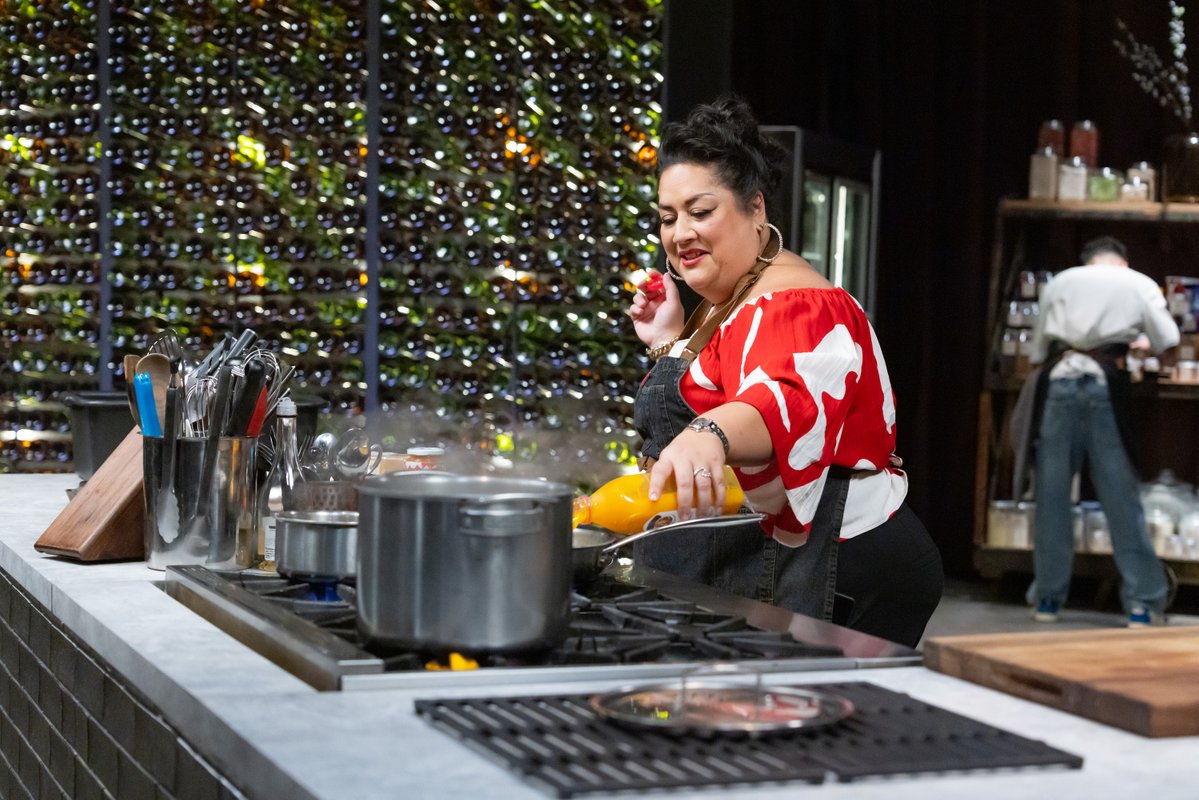 FoodNetwork's tweet photo. TONIGHT, New York City chef Danny Garcia is challenging the Titans! Cosme Aguilar, chef of the first Michelin-starred Mexican restaurant in New York City, will be the judge.

Don't miss a NEW episode of #BobbysTripleThreat at 8|7c. https://t.co/hMaO22UcoC