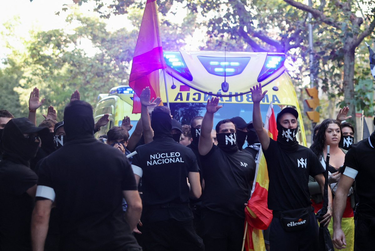 perinno's tweet photo. Per cert, @jordiborras, els que treballaveu al #Fossar vau sentir res de cap convocatòria de @CatalunyaAC i @orriolsderipoll per anar contra les concentracions #nazis 🇪🇸 del #NucleoNacional durant la #Diada2026? Perquè són demòcrates i independentistes, oi?... 😁😁😁

©️perinno🏌🏾 https://t.co/lJXTyqaiKX