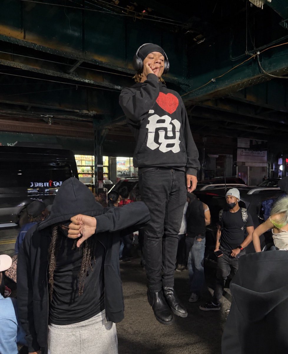 kvrran's tweet photo. floating cause i can’t stand you niggas https://t.co/MRk7qPB3p3