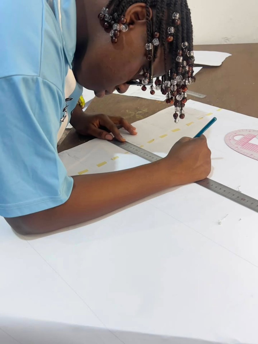 isleygata's tweet photo. Week 2: Introduction to Basic Pattern Making

Faderera learned the tools and drafted skirt, pant, bodice, and circle skirt blocks. These foundational patterns improve fit, reduce mistakes, save fabric, and support professional garment design. https://t.co/gxxVq9WJp9