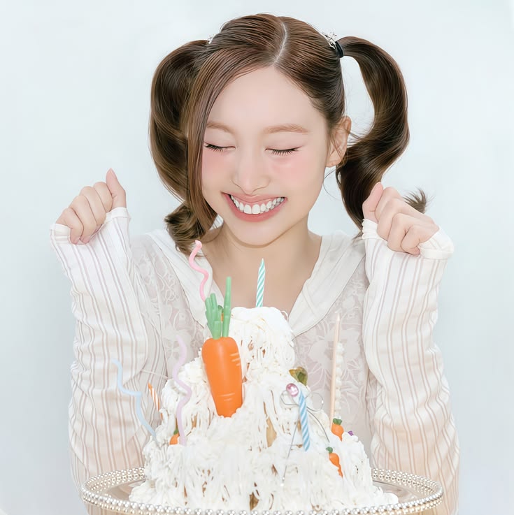 HwrMad46237's tweet photo. The fact that all the special September dates are about Nayeon somehow 🥹 

September 6 — Kookeu’s birthday
September 15 — Nayeon joined JYP
September 22 — Nayeon’s birthday

September is literally Nayeon’s 
month https://t.co/q40ArTHaLw