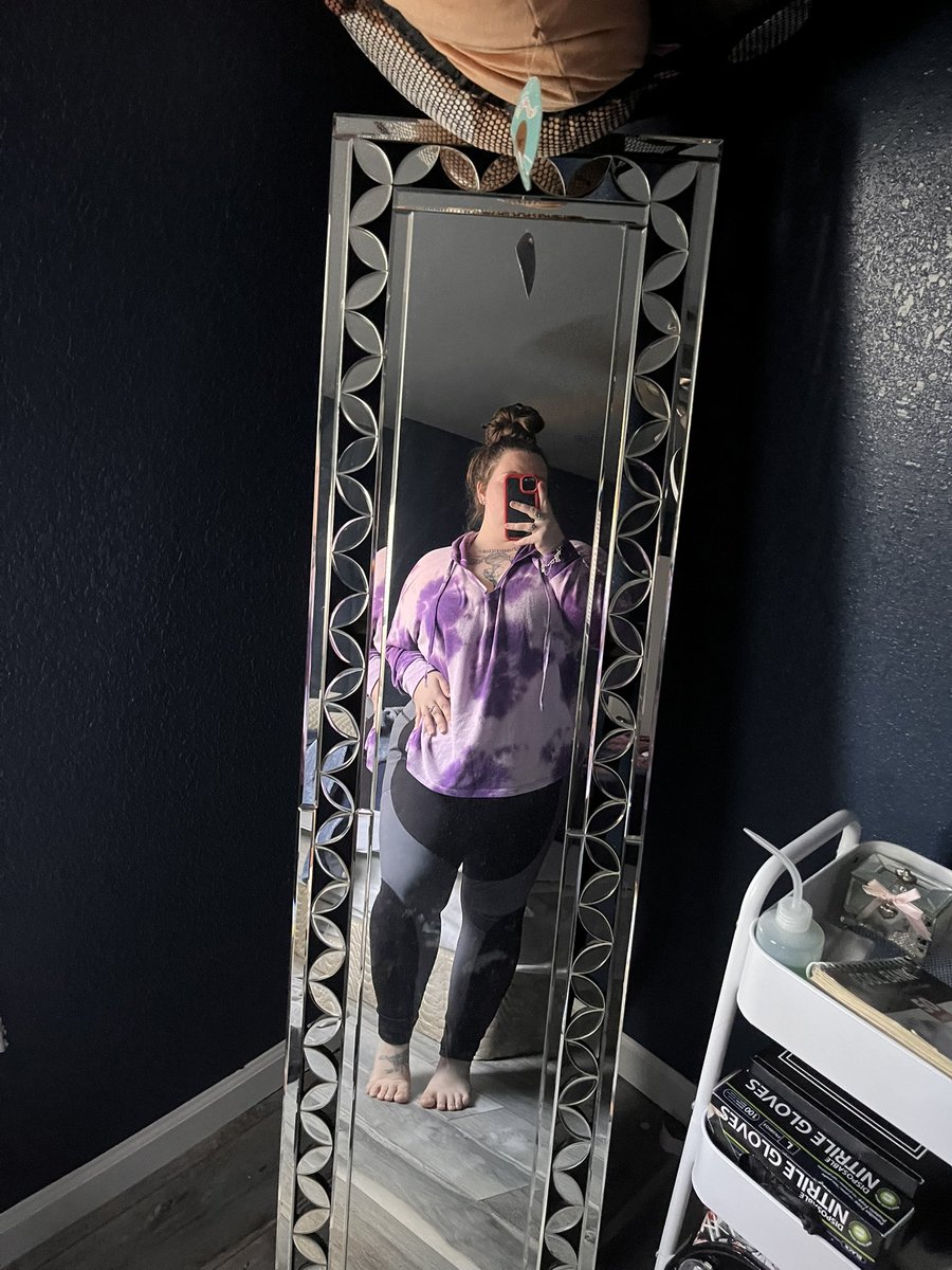Glowrenaey's tweet photo. Outfit doesn’t really match today but who cares
#nsfwtwt #bbw #pawg #goonette #snowbunny https://t.co/BBqZQgLoNe