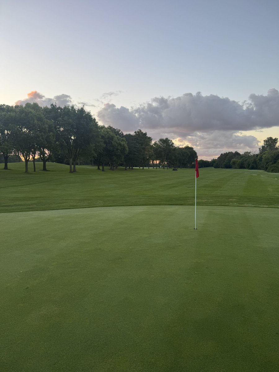 JStackGolfTurf's tweet photo. Was not disappointed by the cool firm conditions this morning. The seemingly endless summer of hot humid and puffy couldn’t last forever. #mkegolf #curriepark https://t.co/K9aksJj4ZT
