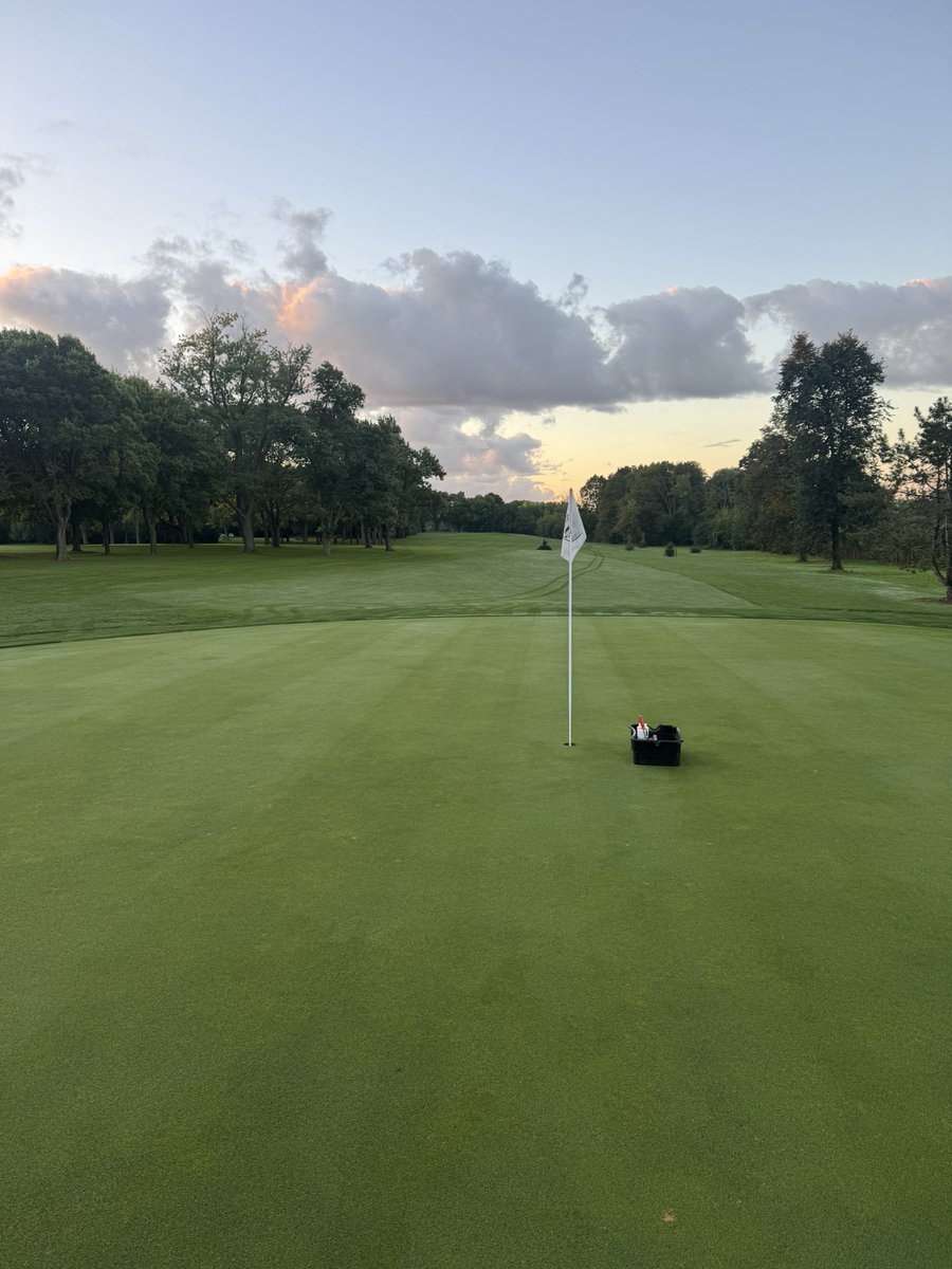 JStackGolfTurf's tweet photo. Was not disappointed by the cool firm conditions this morning. The seemingly endless summer of hot humid and puffy couldn’t last forever. #mkegolf #curriepark https://t.co/K9aksJj4ZT