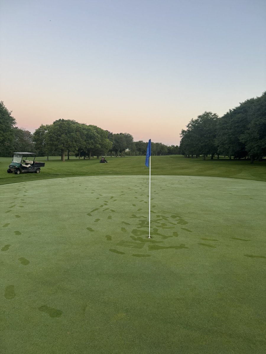 JStackGolfTurf's tweet photo. Was not disappointed by the cool firm conditions this morning. The seemingly endless summer of hot humid and puffy couldn’t last forever. #mkegolf #curriepark https://t.co/K9aksJj4ZT