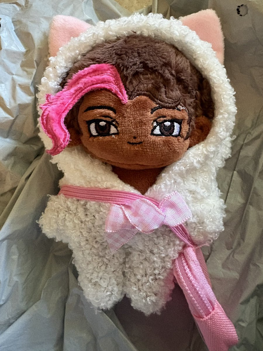 venturesdrilldo's tweet photo. SHEESSS HOMEE and even has her own little onsie and bag #sierra #owtwt #yumetwt https://t.co/7nCkXy8vd3