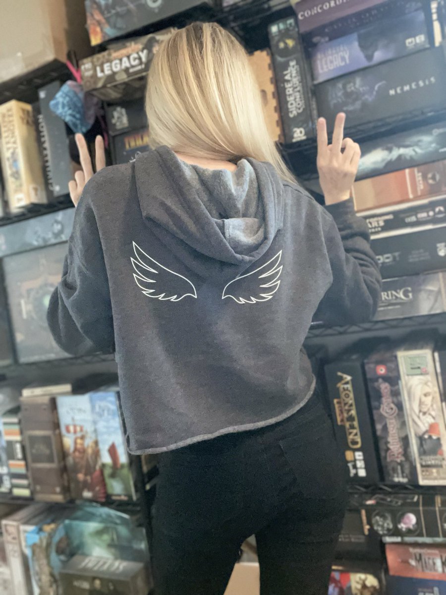 xstraycat's tweet photo. In honor of #AzeruMerch finally returning, 5 years later and the crop top hoodie is still the softest thing Iβve ever bought https://t.co/6xvIkeeuqb
