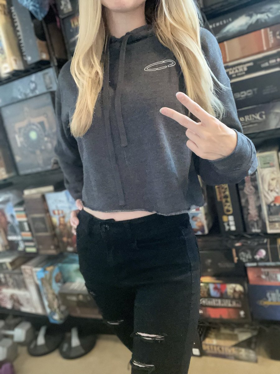 xstraycat's tweet photo. In honor of #AzeruMerch finally returning, 5 years later and the crop top hoodie is still the softest thing Iβve ever bought https://t.co/6xvIkeeuqb