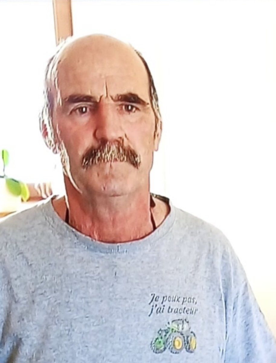 Elisamt46's tweet photo. Il a un maillot de bain sous le t-shirt ou quoi le daron #adp2026 https://t.co/SiZLEGEvhi