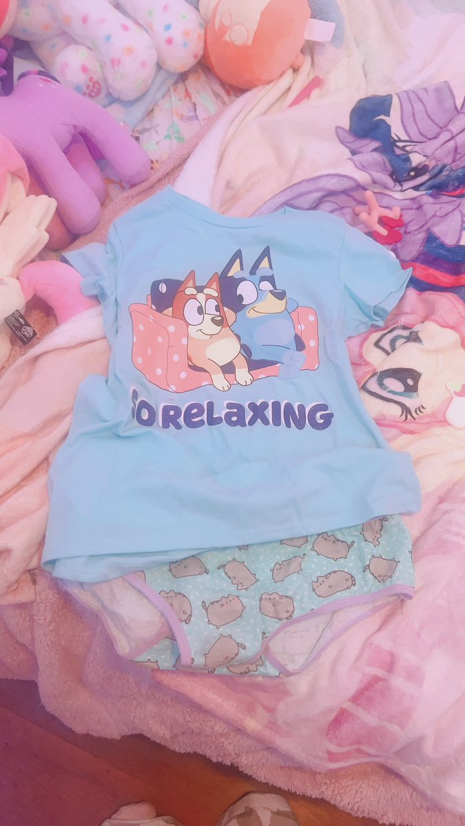 princesswandf's tweet photo. My bed Outfit ;-; https://t.co/IQsHzdBP0t