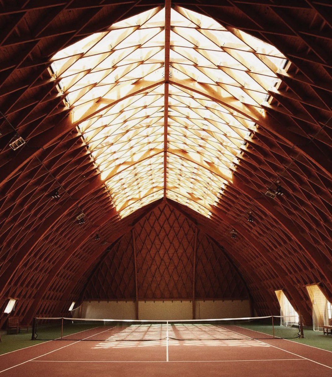 luusssso's tweet photo. The amazing 100 year old timber ceiling of La Calvalerie Tennis Club in Paris https://t.co/p9cVAxBxIX