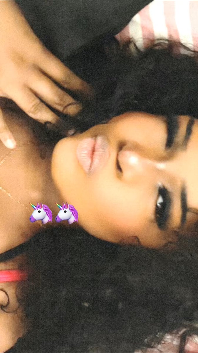 venbadoobee's tweet photo. 🦄🦄 I'm such a doll https://t.co/NgJ0pn3N88