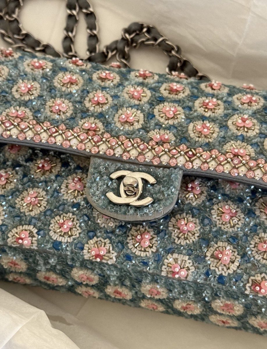 Superwomanwx's tweet photo. sparkly Chanel https://t.co/4OwfszaQYd