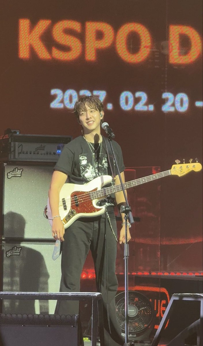 forshin0915's tweet photo. HAPPY JUNGSHIN DAY♥

생일축하해요 정신 오빠 💝💝💝💝

#이정신과_함께한_기억의_온도는_915도 
#아름답게_채워질_해피정신데이 
#CNBLUE #이정신 https://t.co/aptvRAcUXY