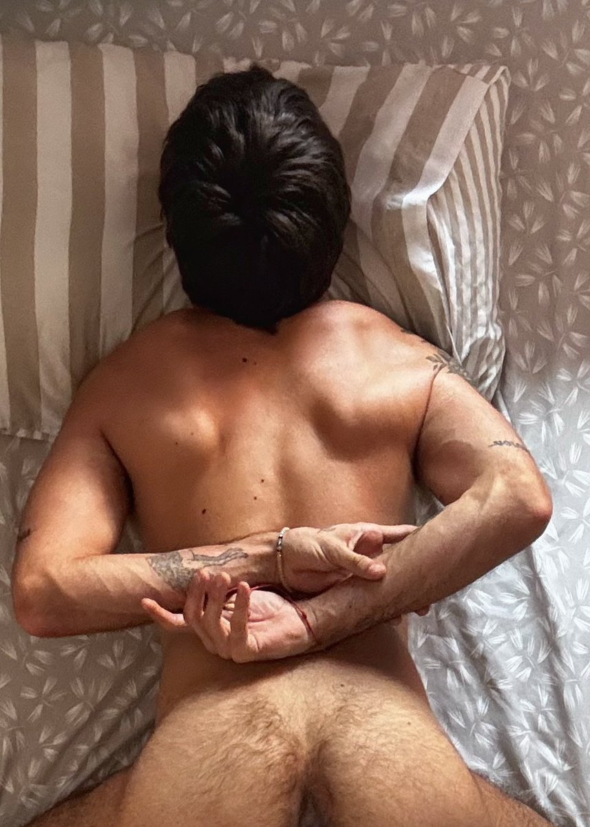 asoquista's tweet photo. No vale decir “las dos” 😏
¿Cuál es tu favorita: 1️⃣ o 2️⃣?

#NSFW #Gay #18Plus #Tease #OnlyFans https://t.co/jI81W0VoGG
