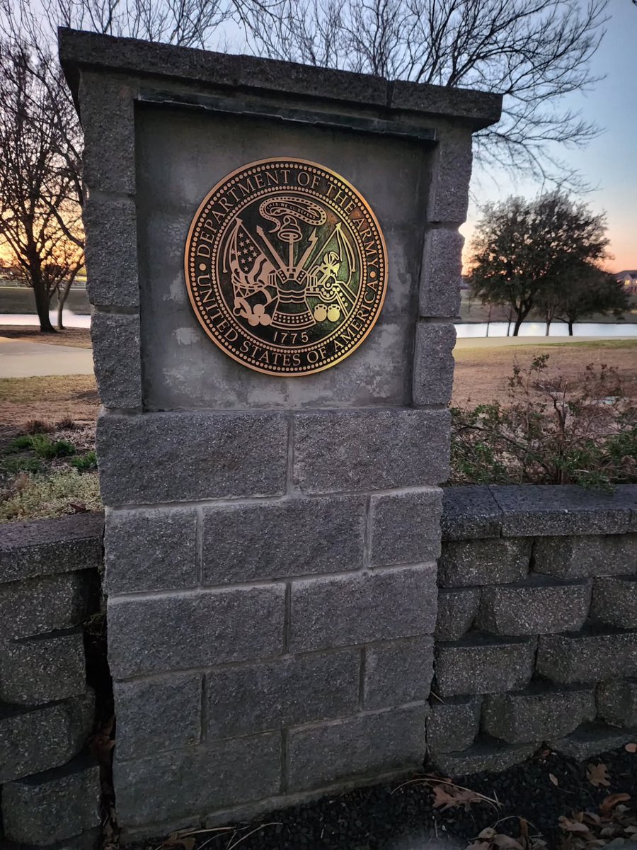 gaby_vsj's tweet photo. Stopped by the Veterans Memorial tonight. In light of recent events, it felt especially important to pause and remember all who served. https://t.co/mJ4hHnbB4S