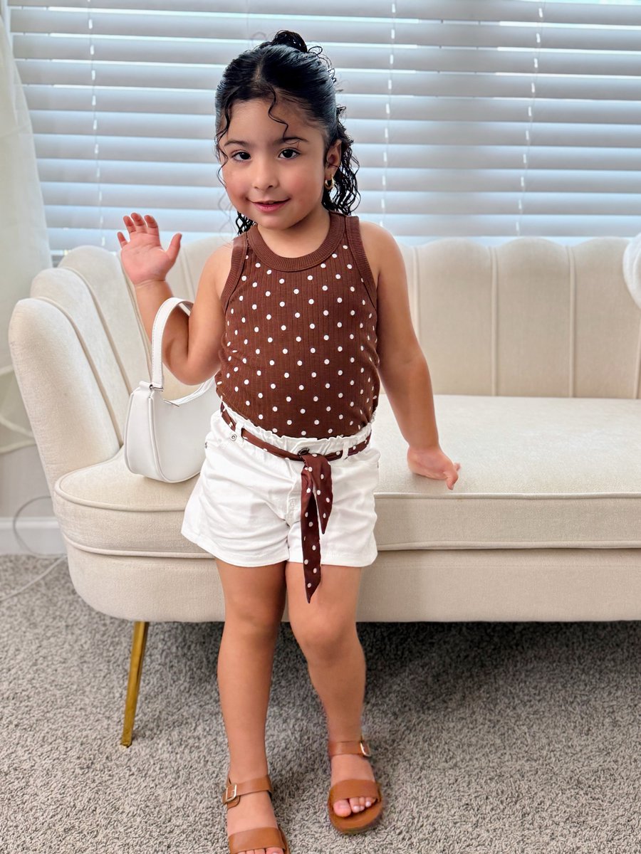 bluparry1988's tweet photo. Just a little girl making the world a little sweeter. https://t.co/nMiNL0UdYG