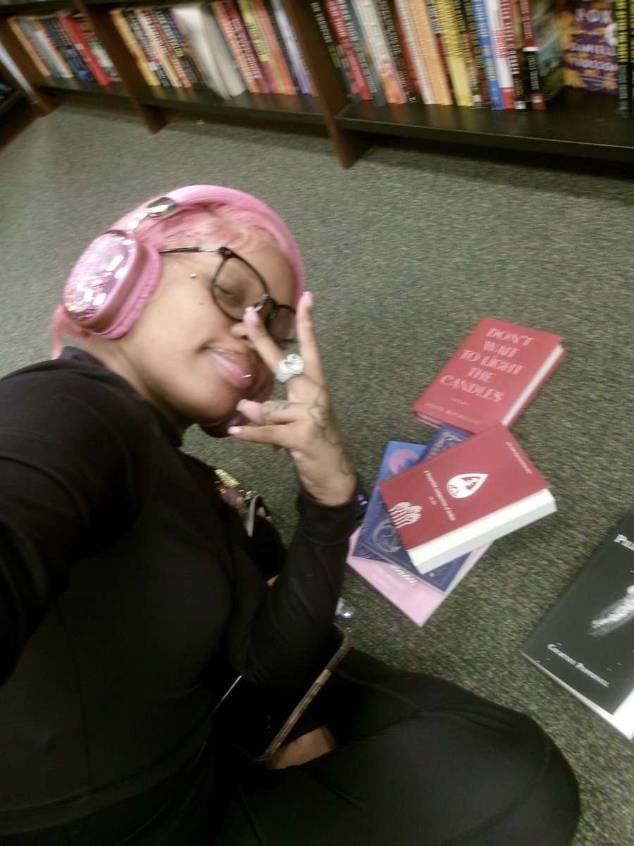 miaMichelle338's tweet photo. Busy😓😜 https://t.co/0kdHQpvzAt