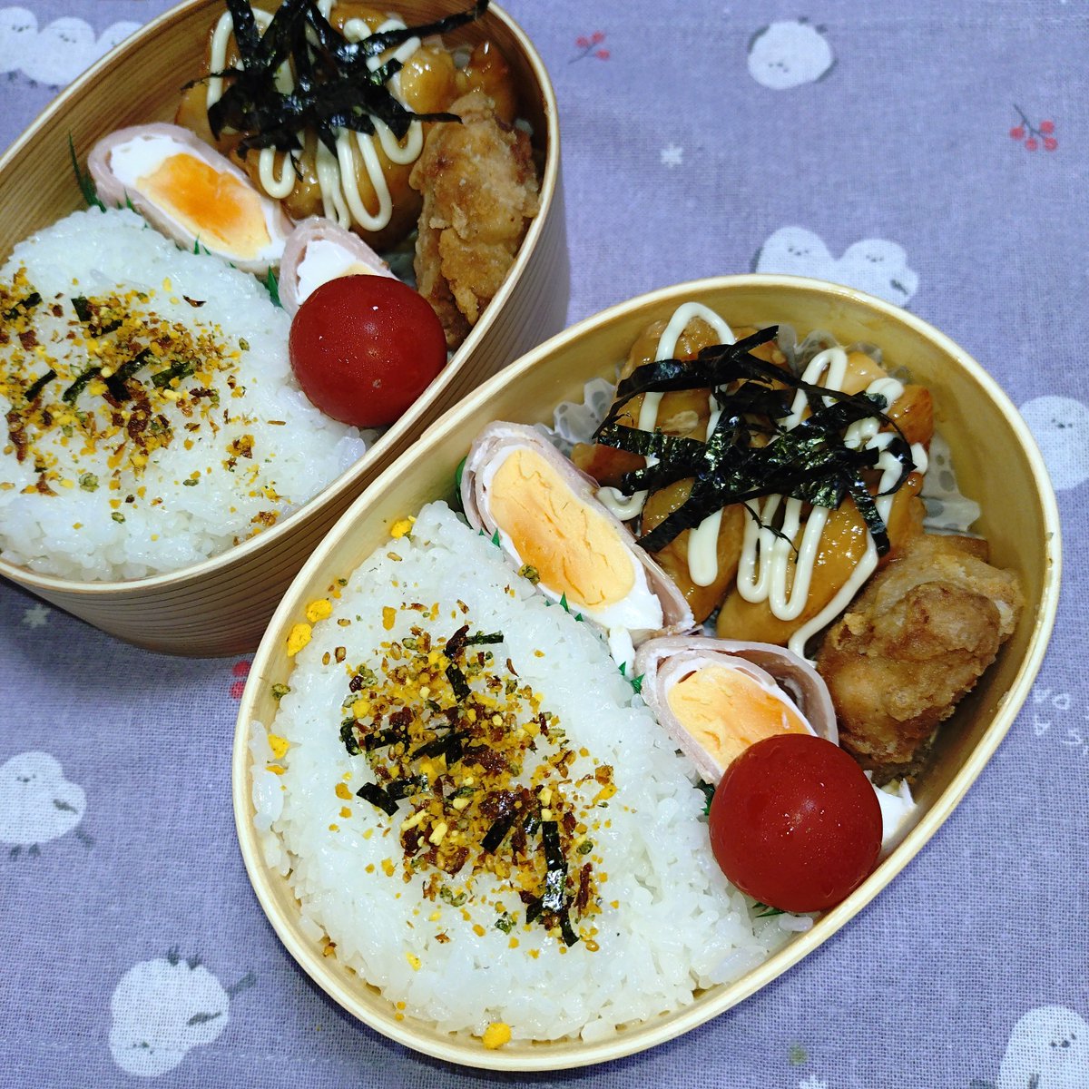 amane__simply's tweet photo. おはようございます☔

本日の息子お弁当🍱
🌱照り焼きチキンマヨ
🌱唐揚げの残り
茶色弁当になってしまった😓

晴れたと思ったら、また今日から雨☔洗濯物は乾かないし、気分も上がらないなぁ〜😭
たまにの雨は好き🥹

今日もなんとか乗り切ろう💪✨️✨️✨️

#お弁当　#お弁当記録　#曲げわっぱ https://t.co/2al3372tDy