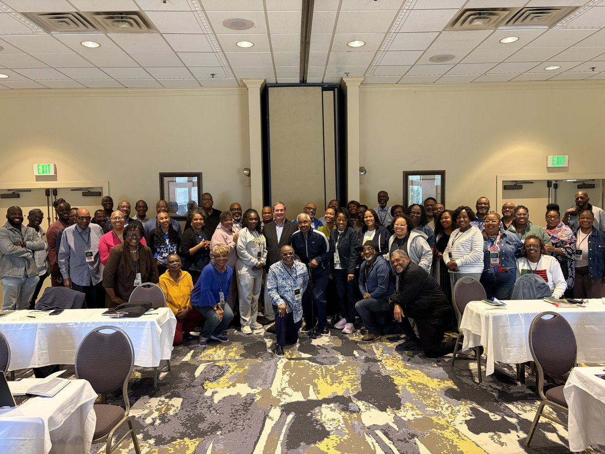 ThomRainer's tweet photo. Meeting with the leaders of the First District AME Church in Stowe, Vermont. I am the guy with the blue coat. https://t.co/iciwIqgIVj